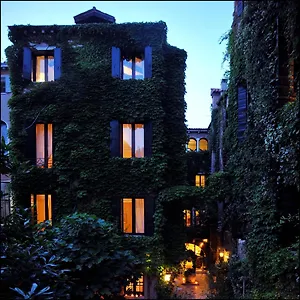 *** Hotel Flora Italy